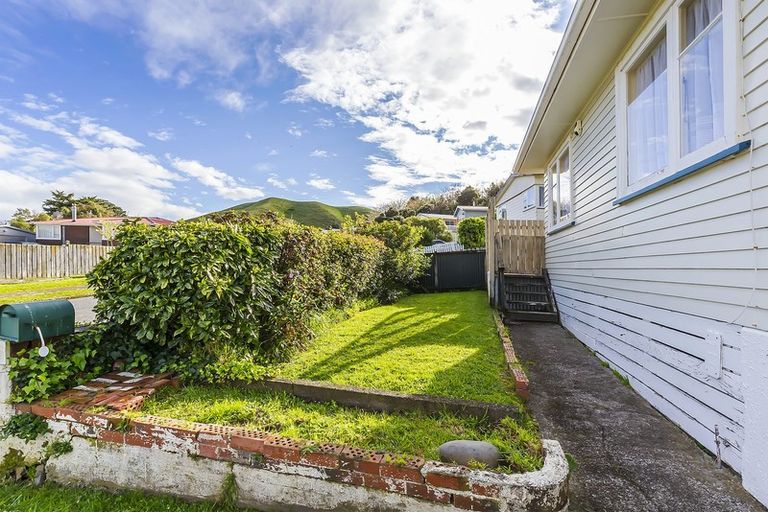 Photo of property in 74 Arahura Crescent, Waitangirua, Porirua, 5024