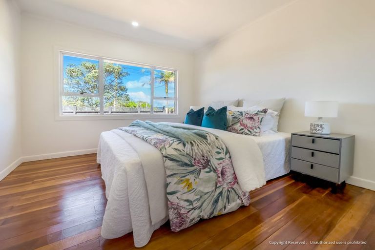 Photo of property in 2/322 East Coast Road, Sunnynook, Auckland, 0632