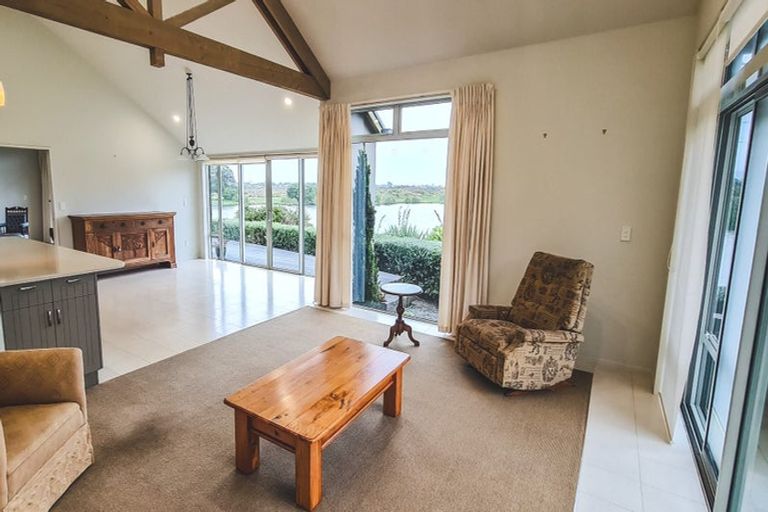 Photo of property in 12 Major Durie Place, Waikanae Beach, Waikanae, 5036