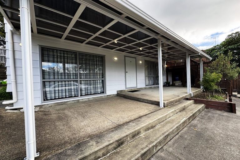Photo of property in 18 Normanton Street, Glenfield, Auckland, 0629