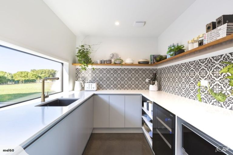 Photo of property in 15 Kotuku Road, Waiuku, 2682