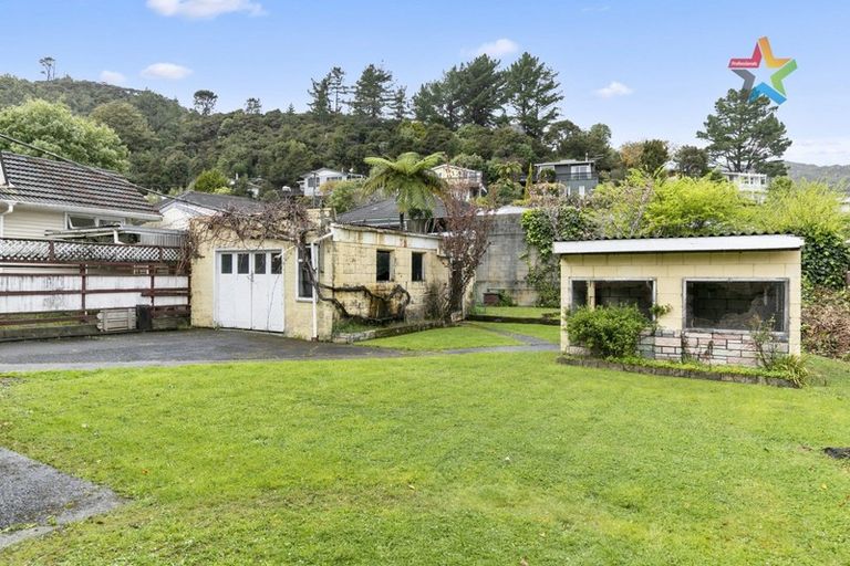 Photo of property in 18 Lowry Crescent, Stokes Valley, Lower Hutt, 5019