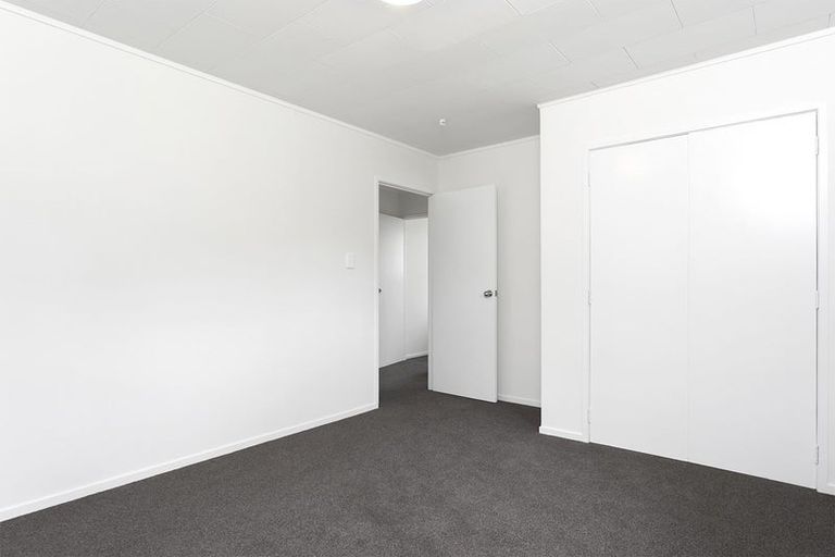 Photo of property in 90 Sunnyside Road, Sunnyvale, Auckland, 0612