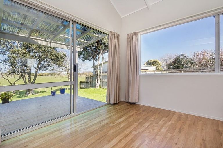 Photo of property in 2/10 Kiekie Road, Mangere Bridge, Auckland, 2022