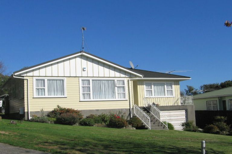 Photo of property in 70 Raroa Terrace, Tawa, Wellington, 5028