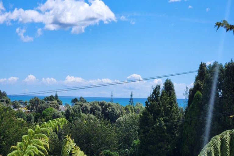 Photo of property in 2 Donnelly Street, Oakura, 4314