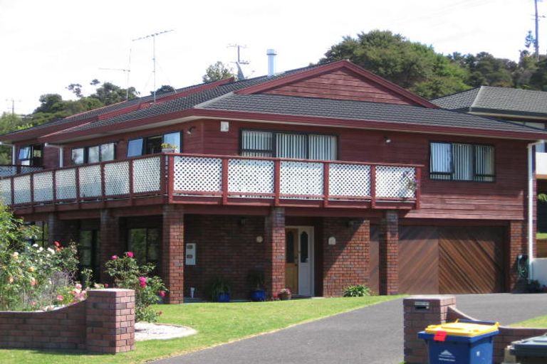 Photo of property in 13 Highwood Grove, Torbay, Auckland, 0630