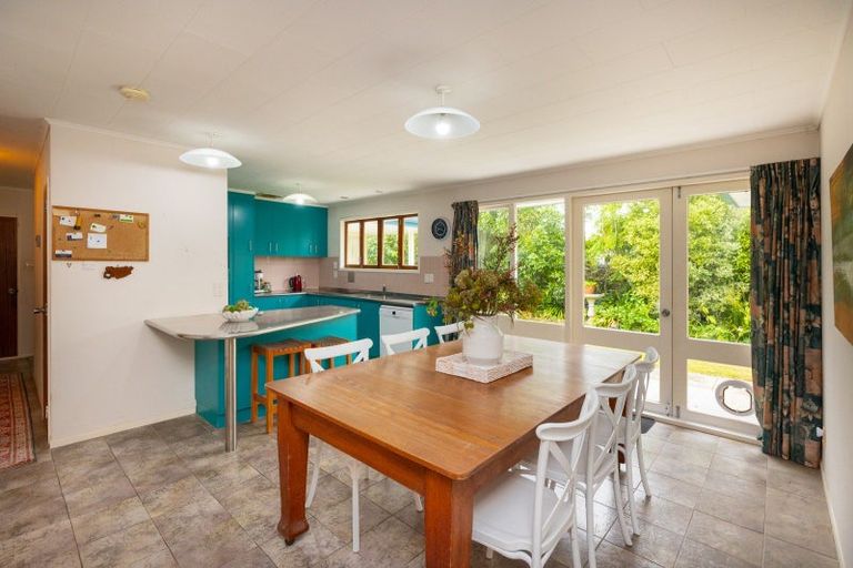 Photo of property in 17 Chilton Grove, Hokowhitu, Palmerston North, 4410