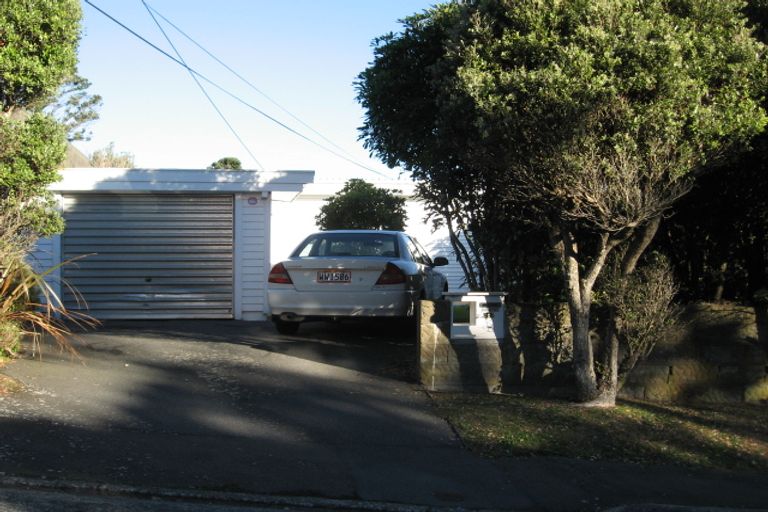 Photo of property in 46 Miles Crescent, Newlands, Wellington, 6037