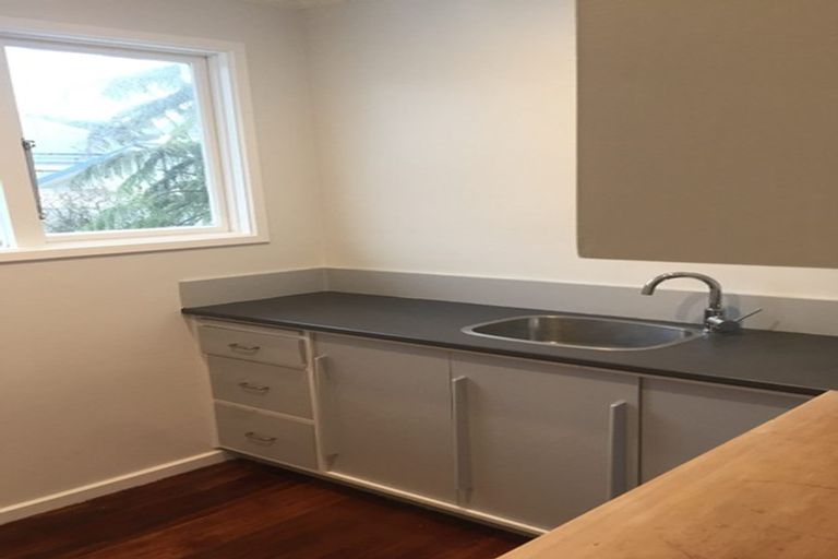 Photo of property in 1/27a Randwick Road, Northland, Wellington, 6012