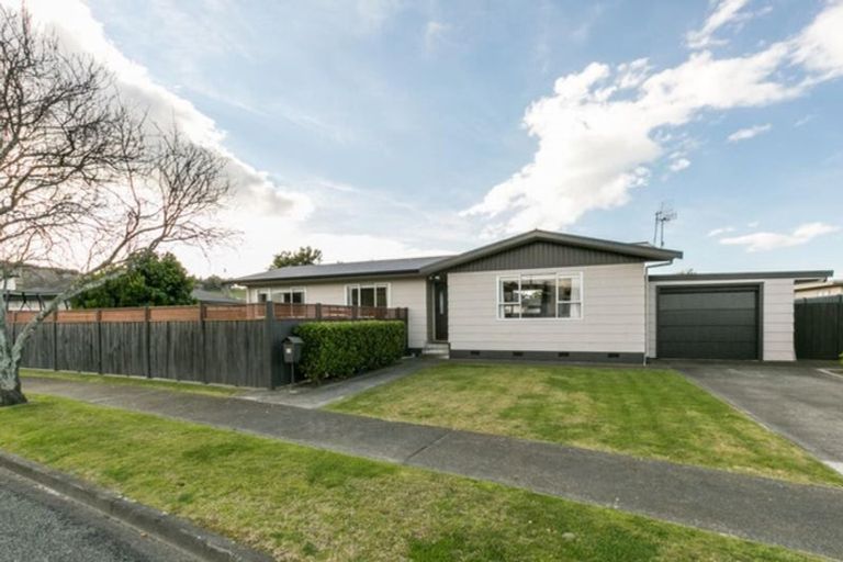 Photo of property in 39 Trigg Crescent, Taradale, Napier, 4112