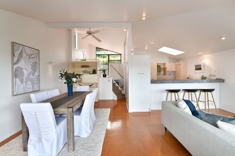 Photo of property in 2/3 Swann Beach Road, Stanmore Bay, Whangaparaoa, 0932