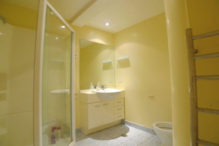 Photo of property in 4d/5 Kent Terrace, Mount Victoria, Wellington, 6011