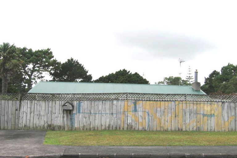 Photo of property in 33 Glendene Avenue, Glendene, Auckland, 0602