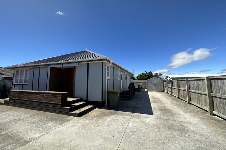 Photo of property in 571a Queen Street East, Levin, 5510