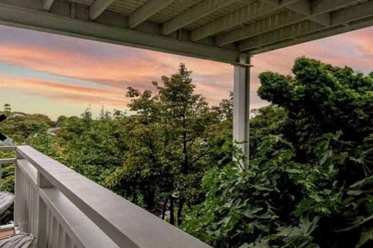 Photo of property in 10 Dyers Pass Road, Cashmere, Christchurch, 8022
