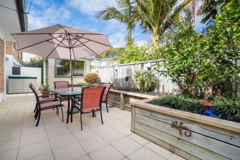 Photo of property in 2/33 Eversleigh Road, Belmont, Auckland, 0622