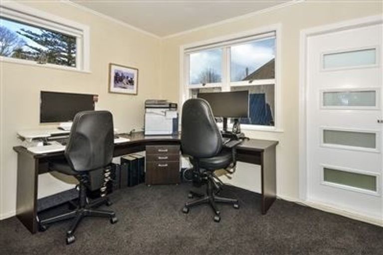 Photo of property in 2/51 Knightsbridge Drive, Forrest Hill, Auckland, 0620
