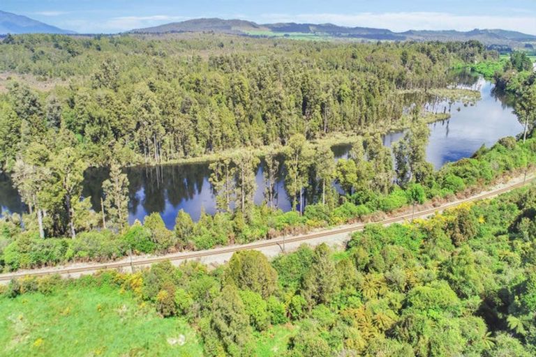 Photo of property in 1946 Arnold Valley Road, Moana, Dobson, 7872