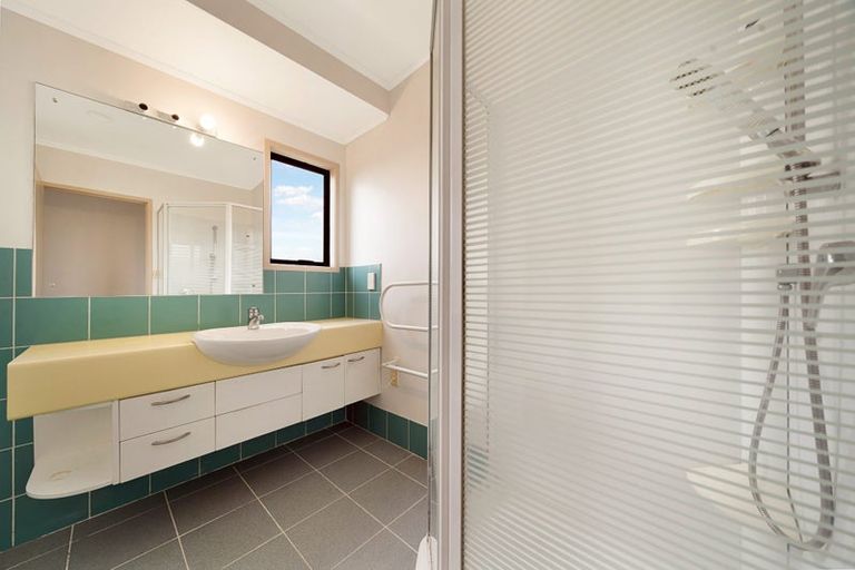 Photo of property in 12 Palmer Avenue, Glen Eden, Auckland, 0602