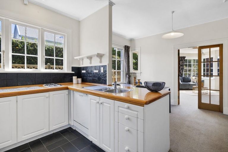 Photo of property in 28 Argyle Street, Mornington, Dunedin, 9011