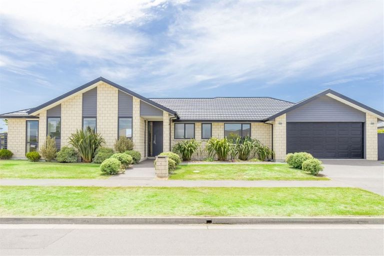 Photo of property in 2 Constance Place, Aidanfield, Christchurch, 8025