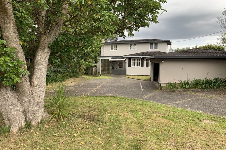 Photo of property in 115 Pupuke Road, Northcote, Auckland, 0627