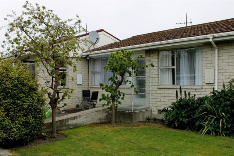 Photo of property in 2/109 Middlepark Road, Sockburn, Christchurch, 8042