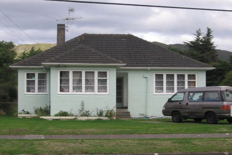 Photo of property in 124 Reynolds Street, Taita, Lower Hutt, 5011