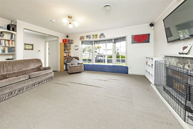 Photo of property in 8 Cargill Street, Papakura, 2110