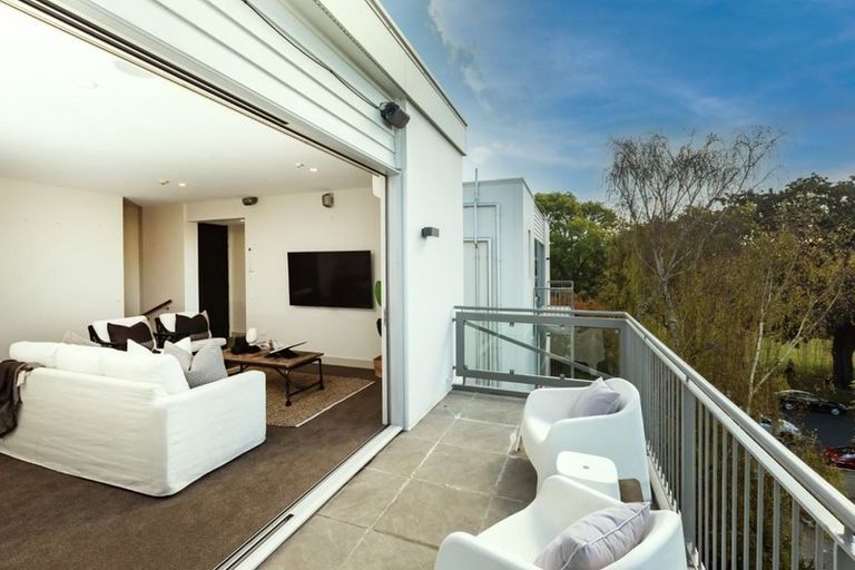 Photo of property in Braemar Apartments, 6/2 Cranmer Square, Christchurch Central, Christchurch, 8013