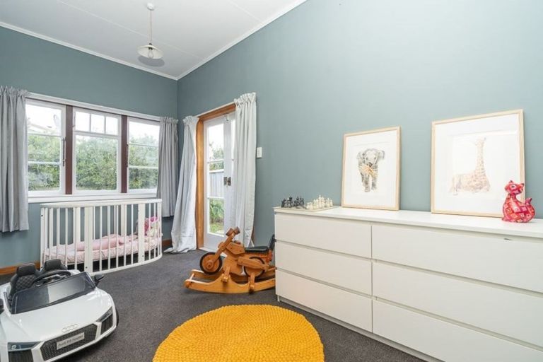 Photo of property in 35 Oxford Street, Fairfield, Hamilton, 3214