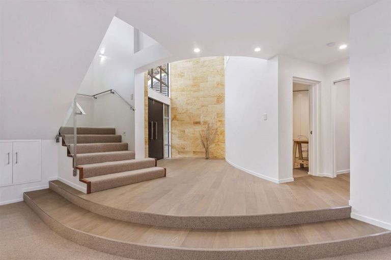 Photo of property in 92 Mccormacks Bay Road, Mount Pleasant, Christchurch, 8081