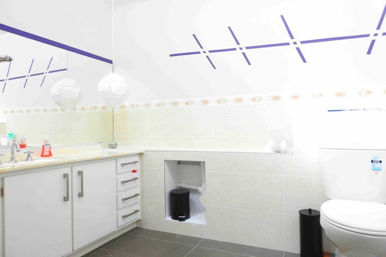 Photo of property in 29 Cairngorm Place, Highland Park, Auckland, 2010