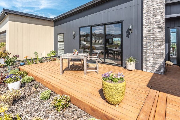 Photo of property in 37 Tirimoana Place, Otamatea, Whanganui, 4501