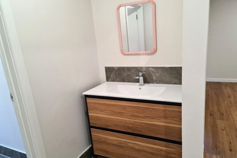 Photo of property in 17c Balmain Road, Birkenhead, Auckland, 0626