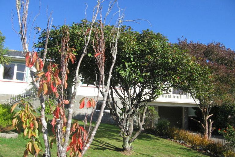 Photo of property in 74 Raroa Terrace, Tawa, Wellington, 5028