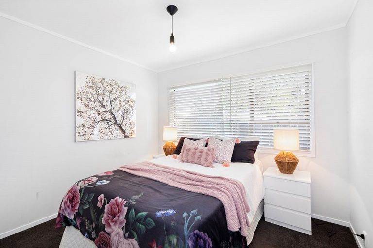 Photo of property in 1/322 Te Atatu Road, Te Atatu South, Auckland, 0610