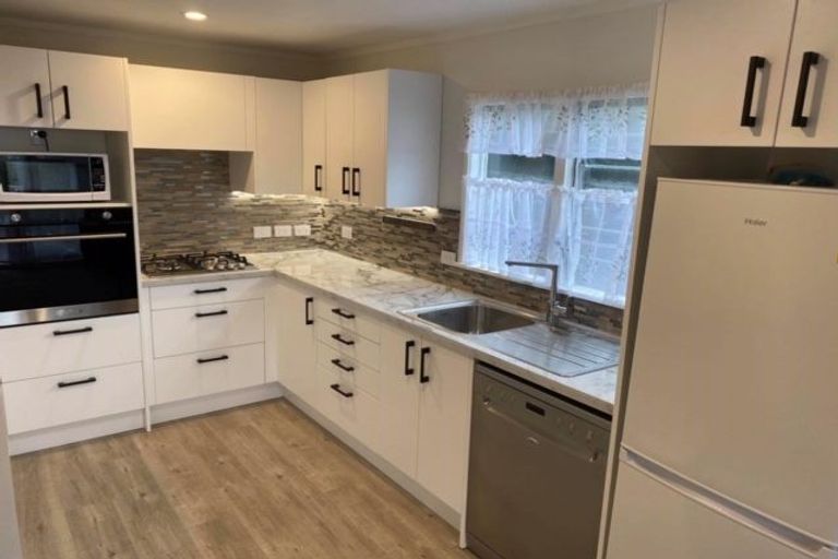 Photo of property in 7 Kilcar Place, Massey, Auckland, 0614