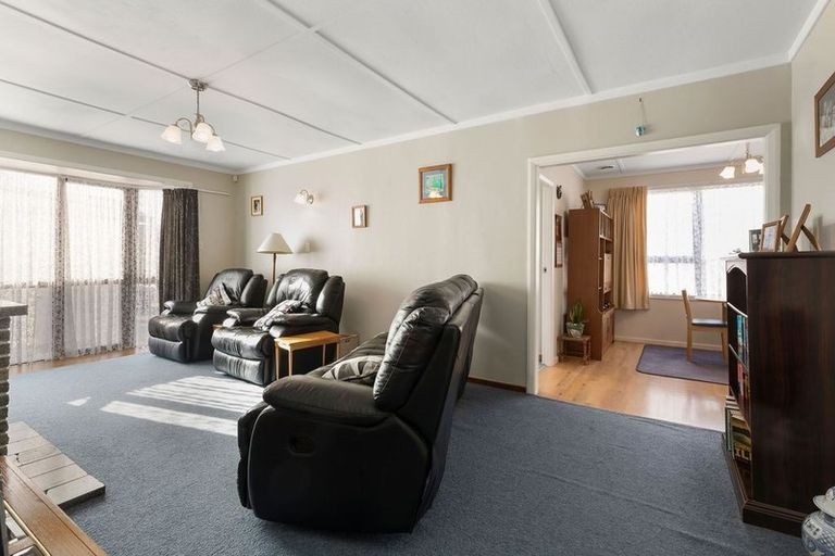 Photo of property in 72 Waddington Drive, Naenae, Lower Hutt, 5011