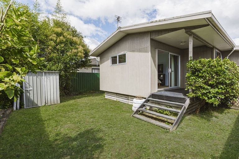 Photo of property in 2/56 Greenhaven Avenue, Opaheke, Papakura, 2113