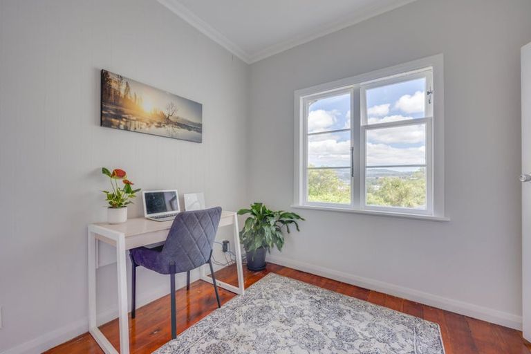 Photo of property in 42 Ashleigh Crescent, Miramar, Wellington, 6022