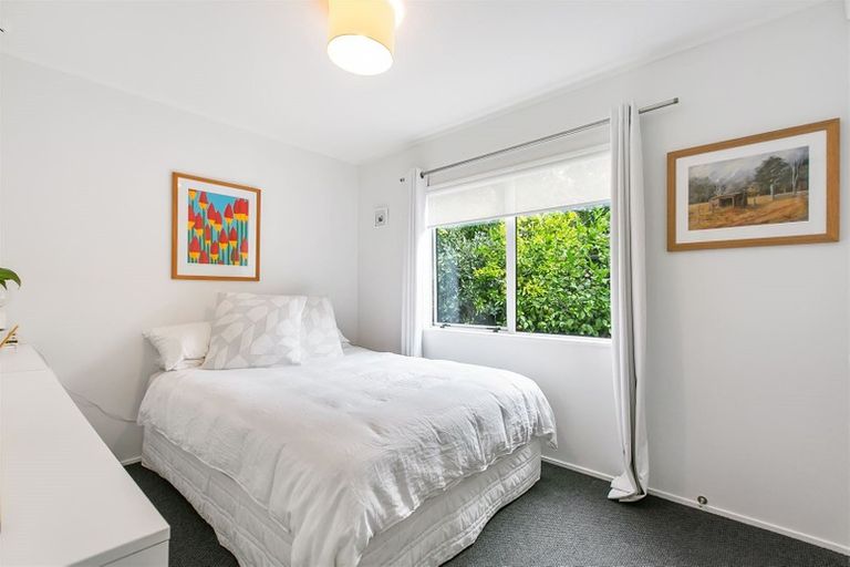 Photo of property in 2/34 Lambrown Drive, Totara Vale, Auckland, 0629