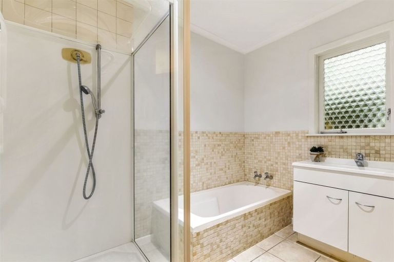 Photo of property in 218 Sturges Road, Henderson, Auckland, 0612