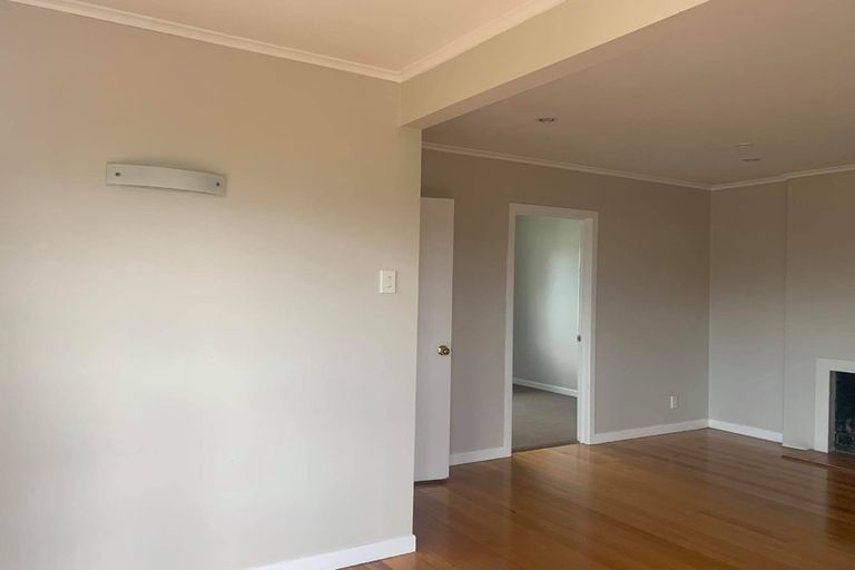 Photo of property in 2/40 Pupuke Road, Takapuna, Auckland, 0622