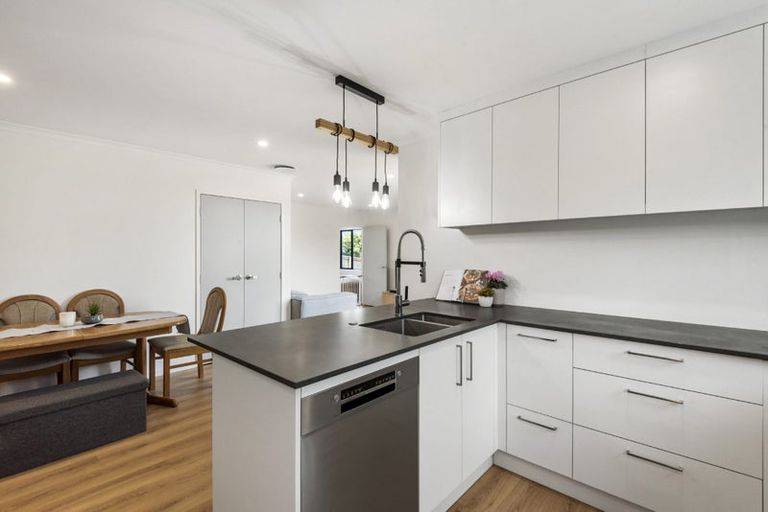 Photo of property in 17 Omahuru Road, Glenbrook, 2681