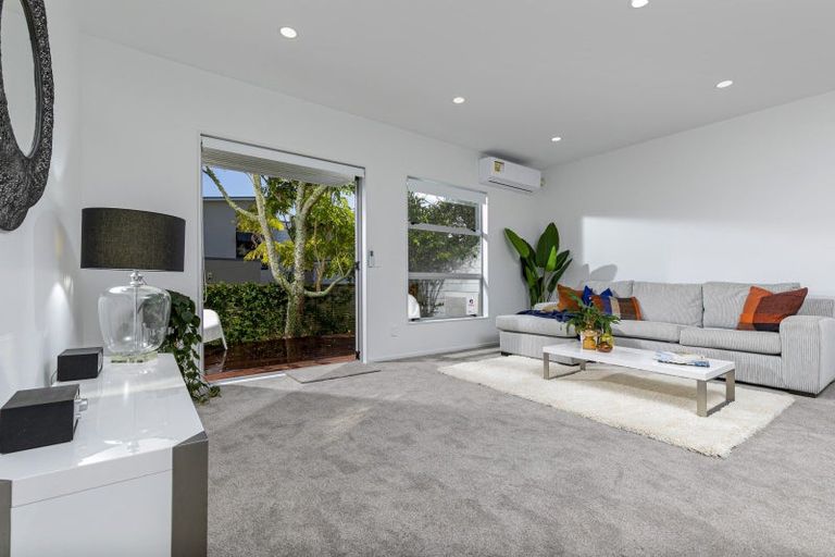 Photo of property in 21/40 Scarlet Oak Drive, Schnapper Rock, Auckland, 0632