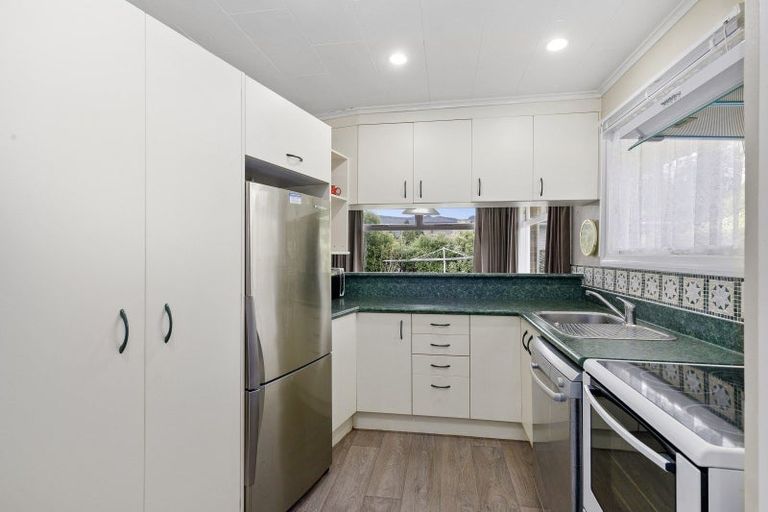 Photo of property in 5 Norana Road, Maoribank, Upper Hutt, 5018