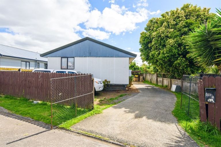 Photo of property in 1/12 Cameron Place, Ranui, Auckland, 0612