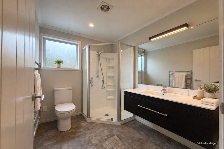 Photo of property in 18 Banks Boulevard, Whitby, Porirua, 5024